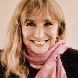 皮爾娜·迪依·埃斯波西蒂 飾演 Madre di Simone