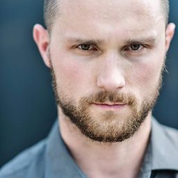 Danijel Mandic 飾演 Bill