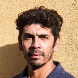 Claudio Troncoso 飾演 Aukan