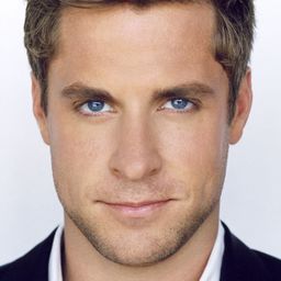 Alex Ashbaugh 飾演 Officer Lucas White