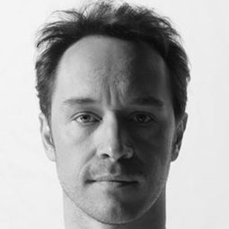 Manuel Blanc 飾演 Laurent