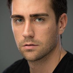 Çağlar Ertuğrul - 美人到我家演員 飾演Erdil