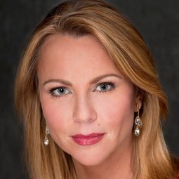 Lara Logan 飾演 Self