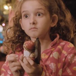 柔伊·哈慈 飾演 Liza (voice)