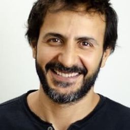 Ahmet Sarsılmaz 飾演 Yusuf