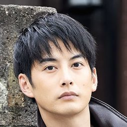 石黒 英雄 飾演 Ultraman Orb