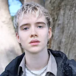 Morgana Davies 飾演 Sass Armstrong