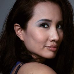 Iman Corinne Adrienne 飾演 Chantal