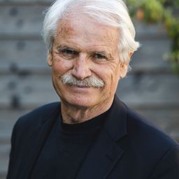 Yann Arthus-Bertrand 飾演 Narrator (french TV voice)