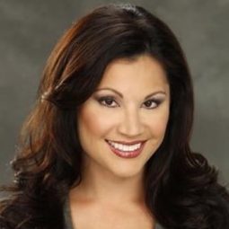 Victoria Recaño 飾演 Reporter