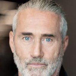 Roy Dupuis 飾演 Jean-Paul Mercier