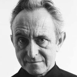 Alan Fairbairn 飾演 Todd