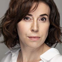 Handan Yıldırım 飾演 