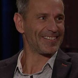 Leo Stransky 飾演 Karate Instructor