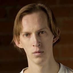 Jason K Wixom 飾演 Ricky