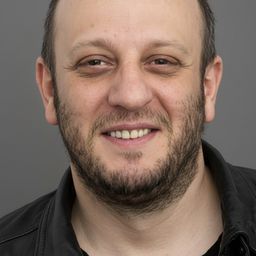 塞爾康·奇斯金 飾演 Tarık