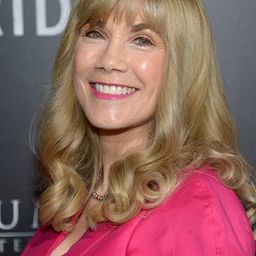 Barbi Benton 飾演 Codille