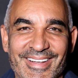 阿基爾·大衛 飾演 Captain Mavros