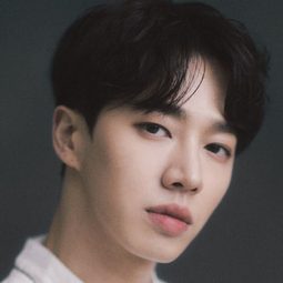 李起光 飾演 Self