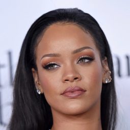 蕾哈娜 飾演 Self