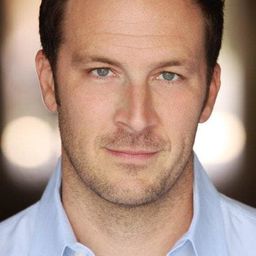 布拉迪·史密斯 飾演 James