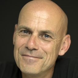 Paul Leonard Murray 飾演 George