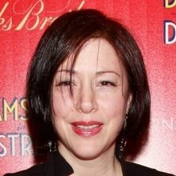 Carolyn Farina - 心外幽情演員 飾演Janey Archer