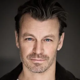 彼得·法蘭森 飾演 Milo Mikhailov