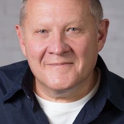 Tom Anniko 飾演 Edgar