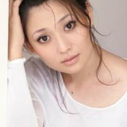 潘婕 飾演 Dong Jiujiu's mother