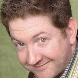 Rich Hutchman 飾演 Agent Stalhuth