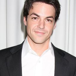 David Lago 飾演 Shady Man