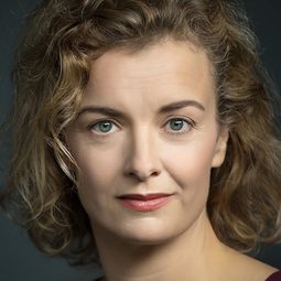 Lucy Russell - 崔斯坦與伊索德演員 飾演Edyth