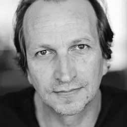 Pierre Lopez 飾演 Michel le Glacier