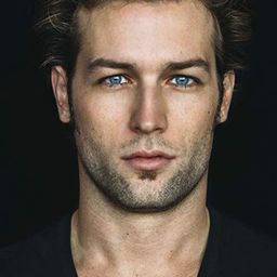 Julian Looman 飾演 Jan