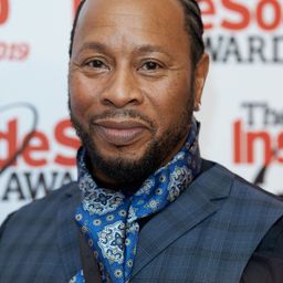 Roger Griffiths 飾演 Oberon