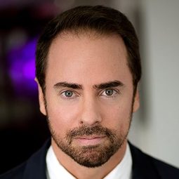 David Banks - 獄中制裁演員 飾演Chris