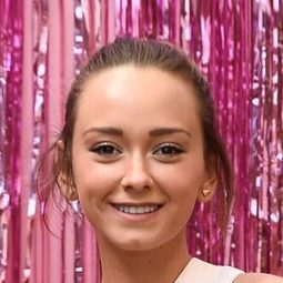 Lucía de la Fuente 飾演 Edurne