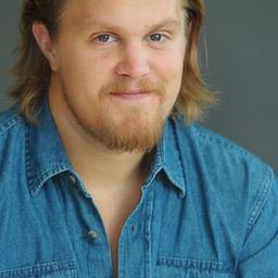 喬·馬辛吉爾 飾演 Beaser