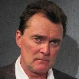 Stuart Milligan - 神奇女俠1984演員 飾演POTUS