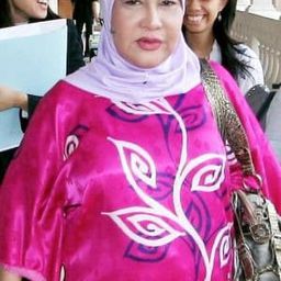 Azean Irdawaty 飾演 Embun