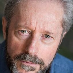 John Bluethner 飾演 Arnold