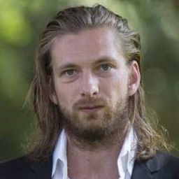 Vincent van der Valk 飾演 Alex