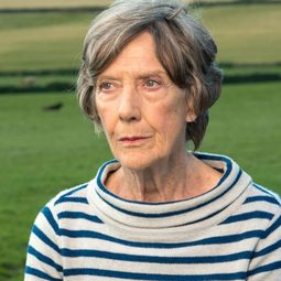 愛蓮艾堅絲 飾演 Princess Natalia Dragomiroff