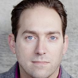 班·卡普蘭 - 鬼把戲演員 飾演Moe Barrett