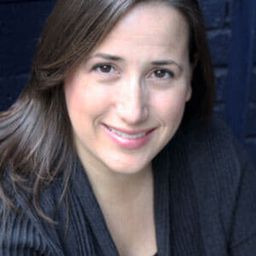 Lisa Ann Beley 飾演 (voice)