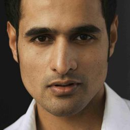 Nicholas Brown - 我的外公占爸演員 飾演Mr. Mason