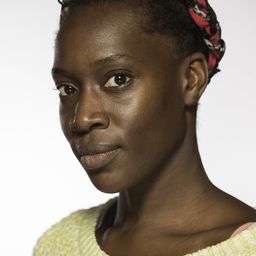 Ony Uhiara 飾演 Royal Court Actress