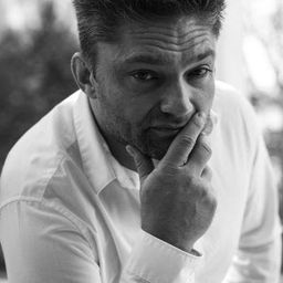 Christophe Perez - 出獄暴徒演員 飾演