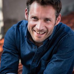 Rémi Pedevilla 飾演 Thomas